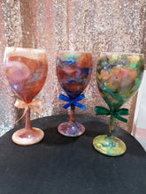 Load image into Gallery viewer, Embedded Glitter Wine Glass