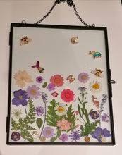 Load image into Gallery viewer, Pressed Flower WallArt Frame
