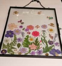 Load image into Gallery viewer, Pressed Flower WallArt Frame