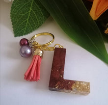 Load image into Gallery viewer, Personalised Letter L gold flake keyring