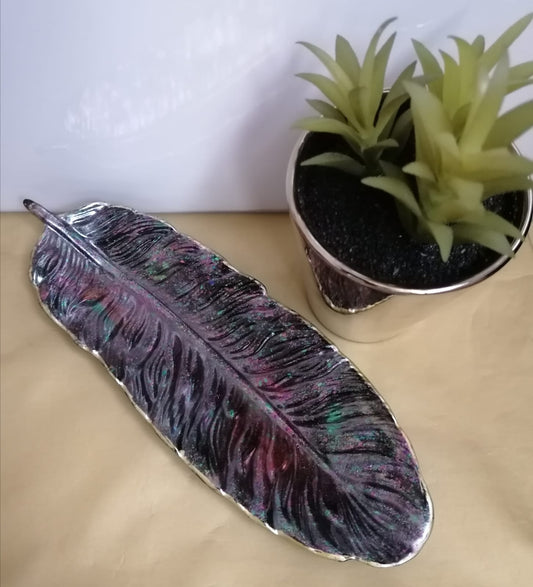 Colour shifting feather trinket tray