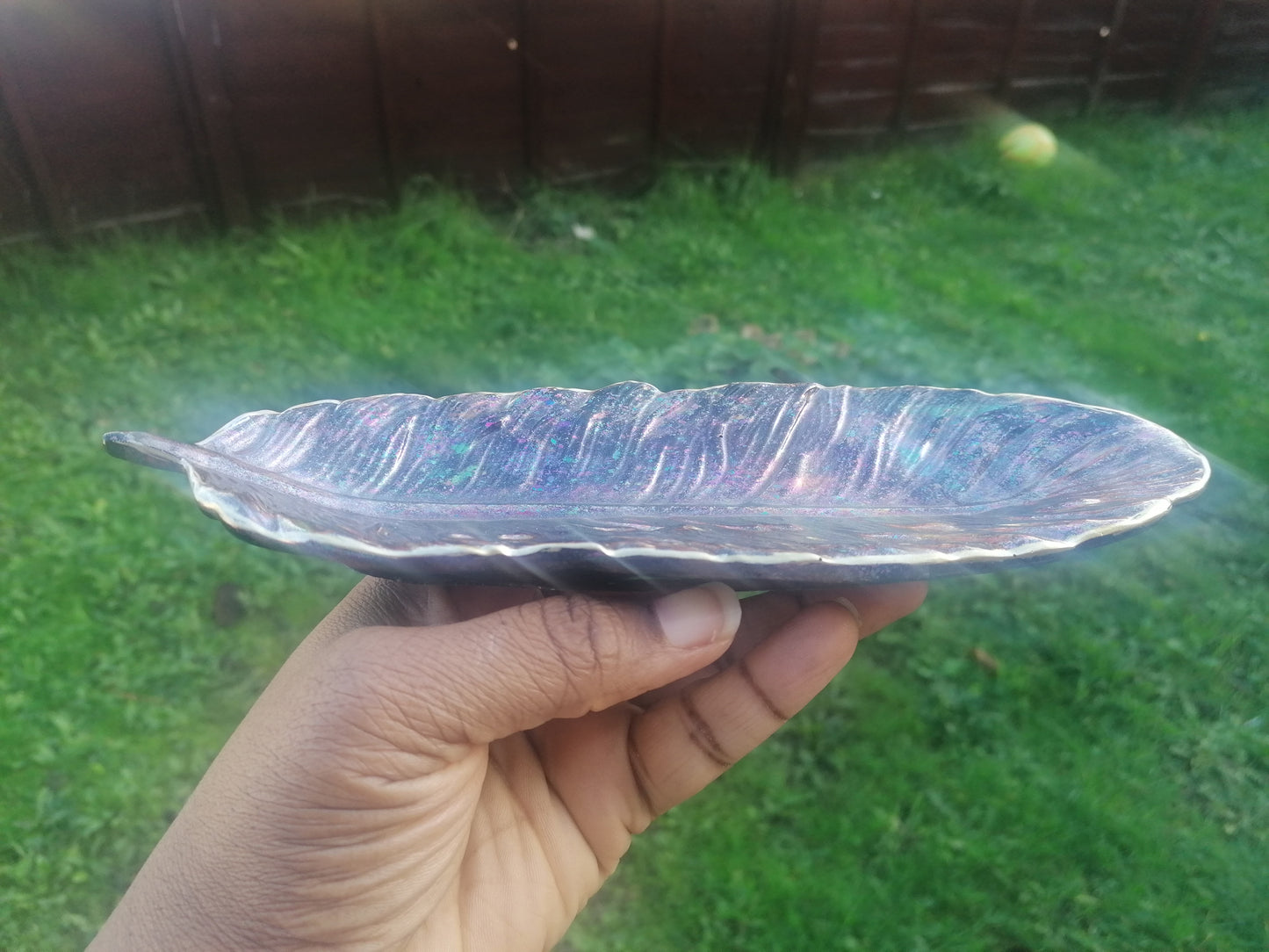 Colour shifting feather trinket tray