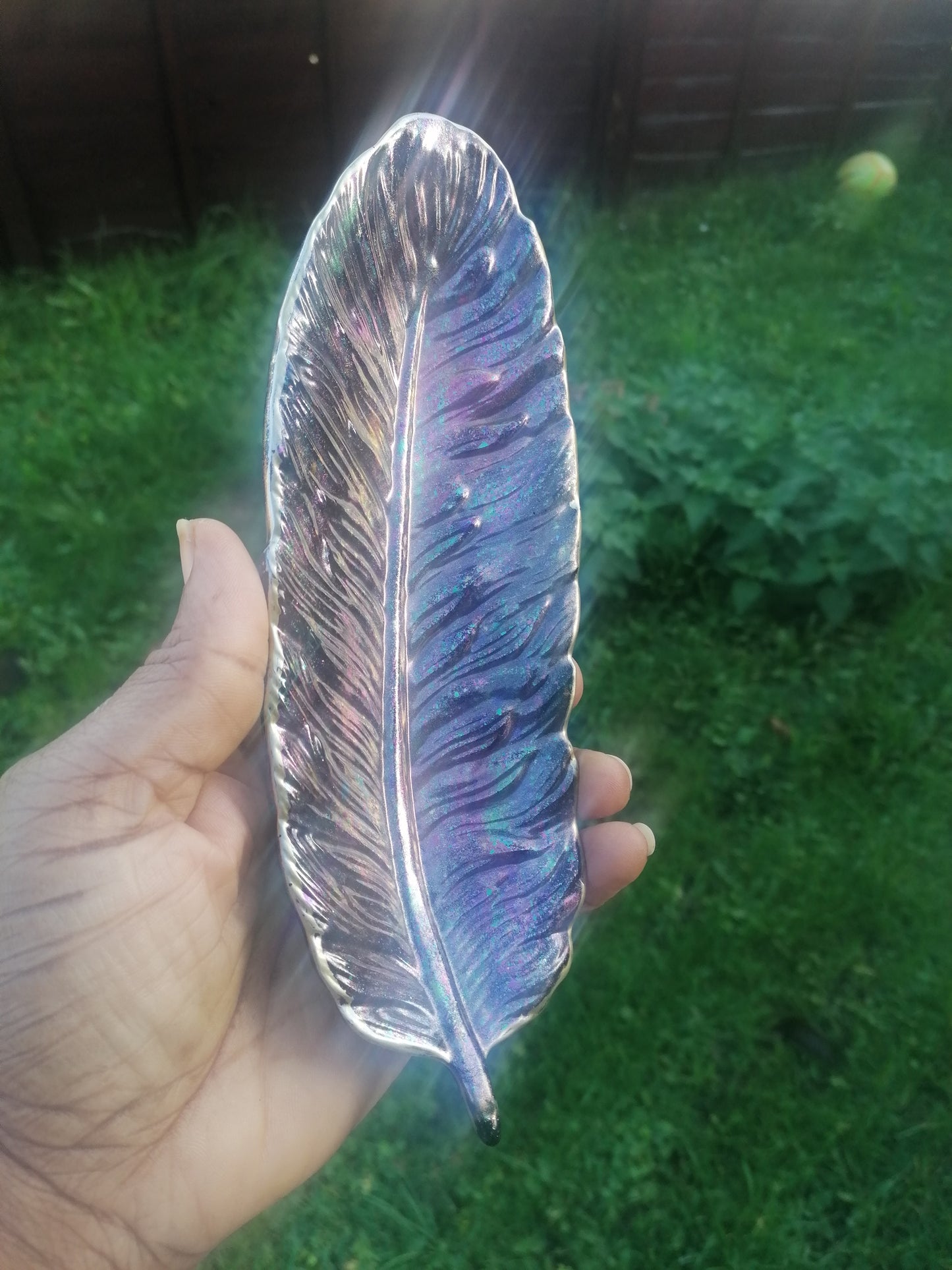 Colour shifting feather trinket tray