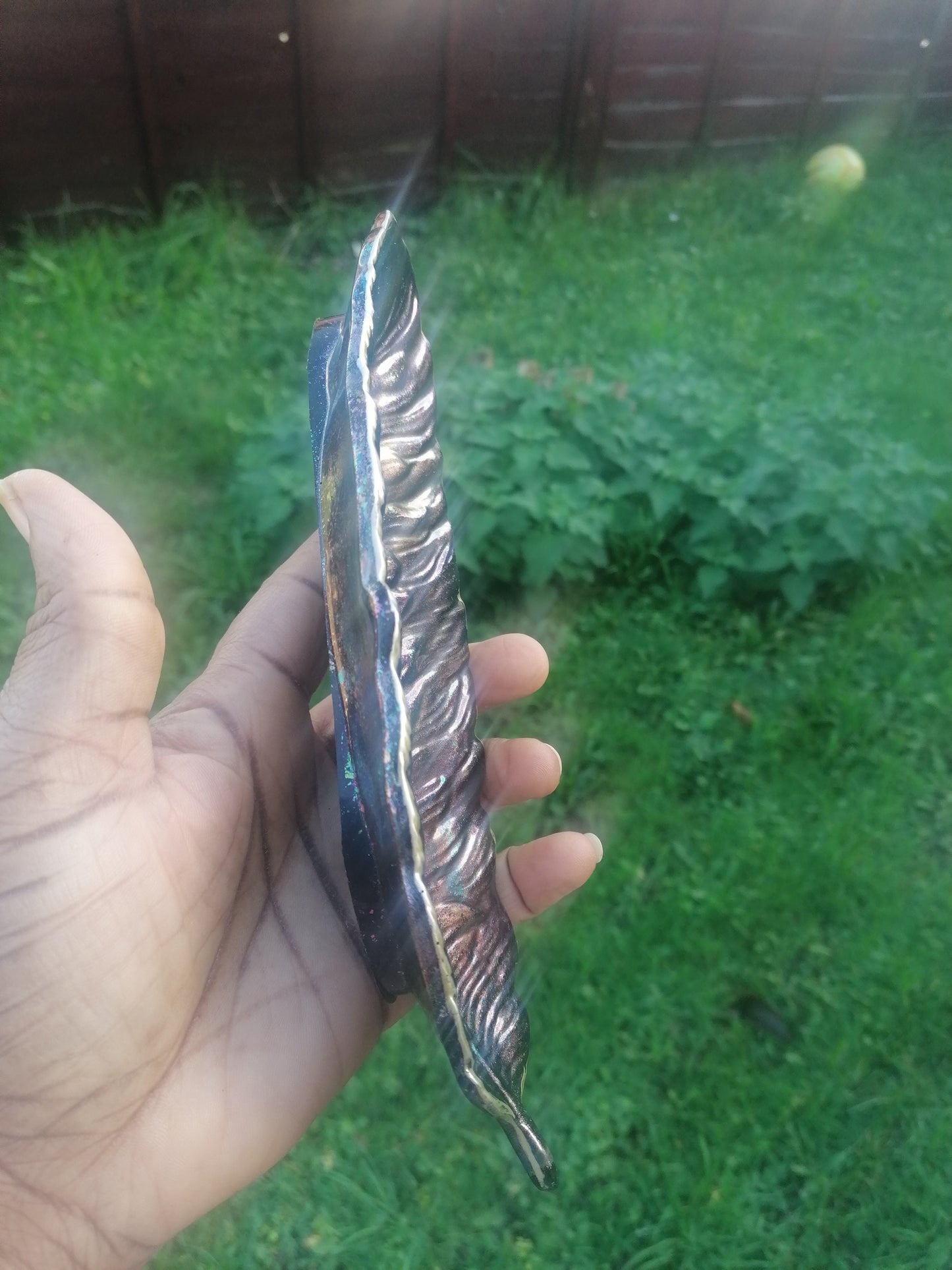 Colour shifting feather trinket tray