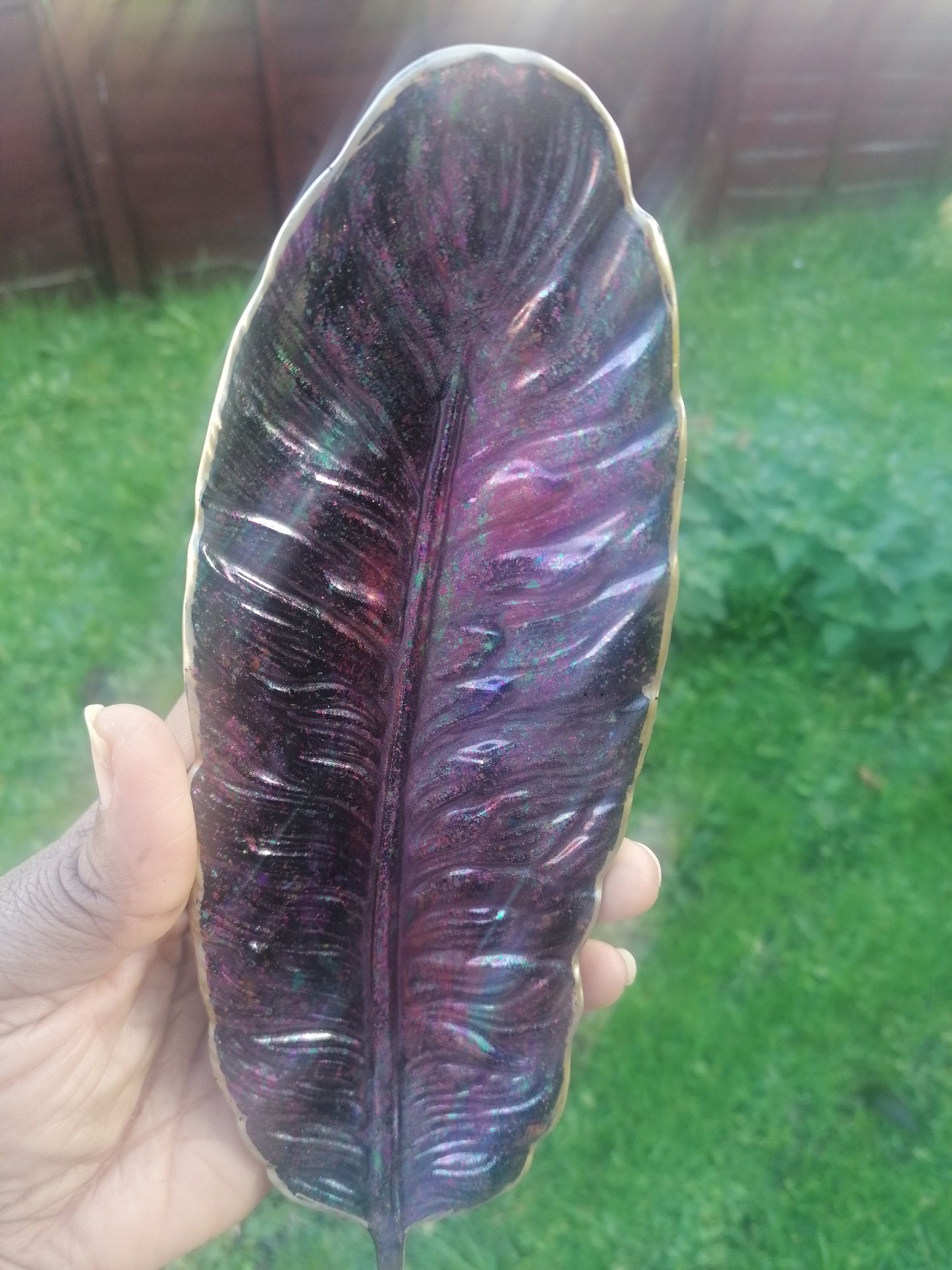 Colour shifting feather trinket tray
