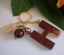 Load image into Gallery viewer, Personalised Letter H gold flake keyring
