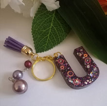 Load image into Gallery viewer, Personalised Letter U glitter bead keyring
