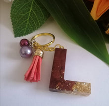 Load image into Gallery viewer, Personalised Letter L gold flake keyring
