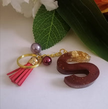 Load image into Gallery viewer, Personalised Letter S gold flake keyring
